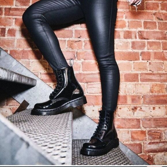Dr. Martens 1460 Mono Black Patent Leather Combat Boots 7 - Picture 1 of 9